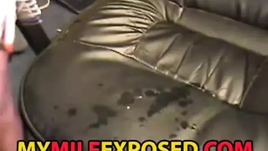 Göğüsleri ve amcığıyla oynayan orta yaşlı seksi kadınıma bak