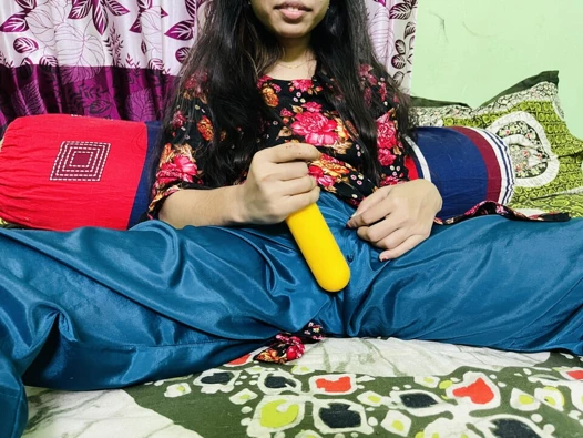 Üvey erkek kardeş seksi üvey kız kardeşini sikiyor ve zaman geçiriyor