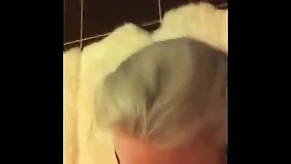 Sarışını iki taraftan çek