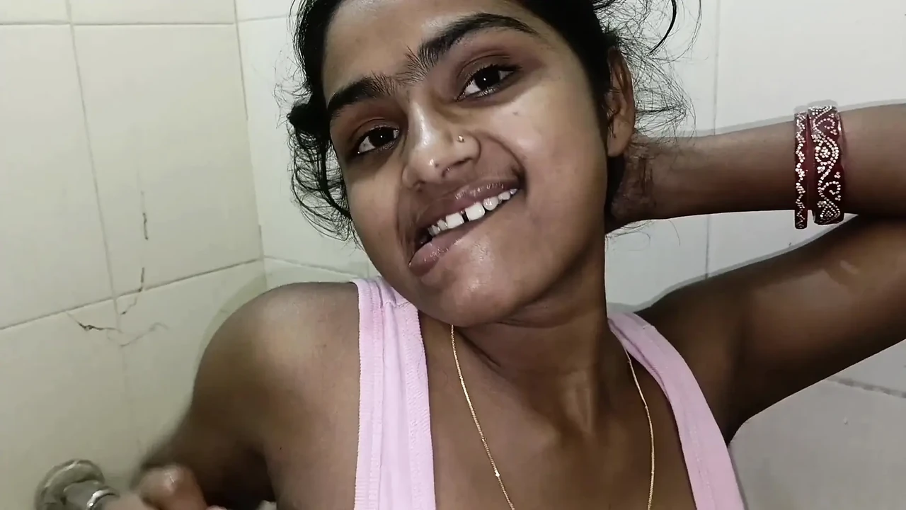 Exclusive: Desi Indian Wife Oily Titjob In Bathroom Hot Closeup Play Amateur Porn Feat Ampleounce (High Quality) - UK Special