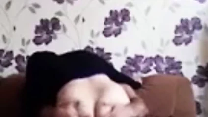 Adam karısının türk sürtük kız kardeşini sikiyor