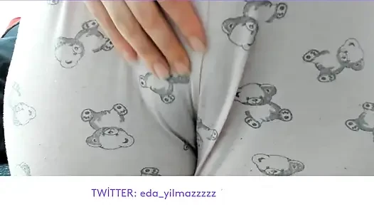 PIJAMA MASTÜRBASYONU- AMCıĞıNı PIJAMAYLA OVUYOR