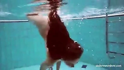 Yüzme havuzunda açı