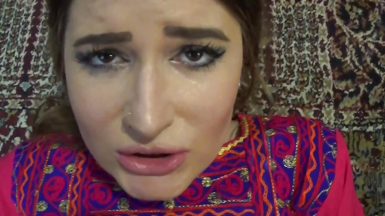 Sevimli büyük götlü Afgan kızla gerçek ev yapımı Afgan porno seksi