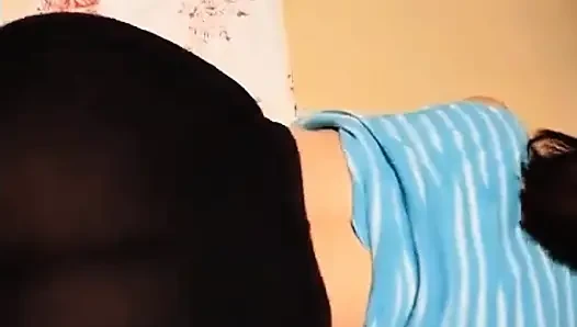 Büyük götlü evli kadının üzerine boşalma
