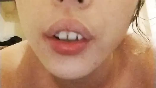 Göğüslerimle oynamayı seviyorum