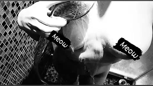 Ateşli bebek, büyük göğüsler