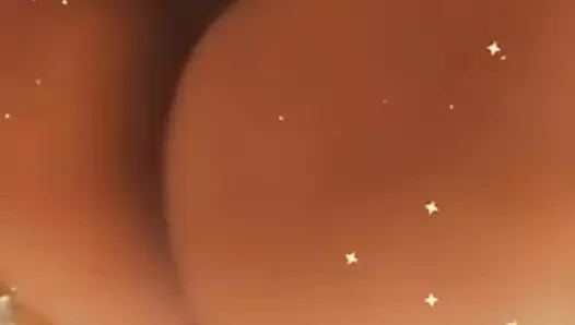 Bebeğim çıplak, snapchat'te banyoda kendimle oynuyor!