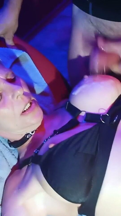 CoraBitch Gran Canaria'daki Swinger Buluşma Noktasında 5 adamla | Klip 1