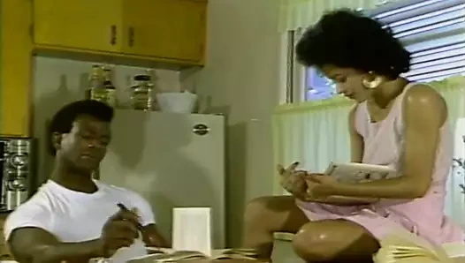 Beyaz dantel çorap ve topuklu Nina