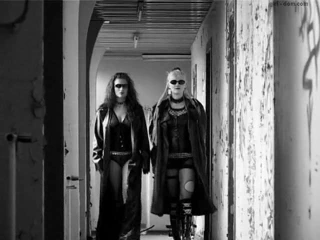 Bu adamları gerçek yerlerine geri koymayı seviyoruz 1