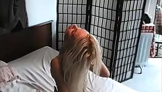 Bir gün için pornstar petra the sarışın genç masturbates ona kedi için senin zevk