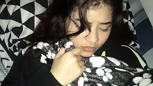 Mafelago her gece yarağıma binen azgın bir genç kız - İspanyolca porno