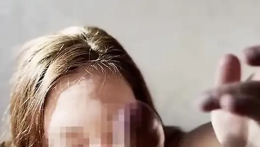 Şehvetli yarak masajı ve taşak yalama - büyük bir boşalmaya neden oldu! Güzel Julia'dan elle muamele