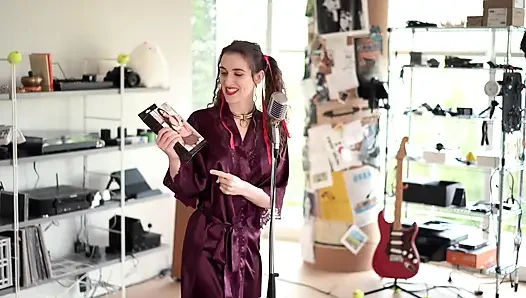 Öğretmenin evcil hayvanı, bir asi videosu