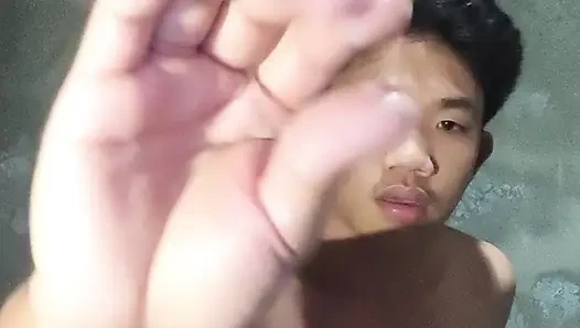 Filipinli twink üvey babasının zevki için boşalıyor