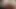 Anne dört ayak üzerinde mutfağı temizliyor