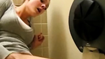 Eski kız arkadaş Mastürbasyon içinde banyo