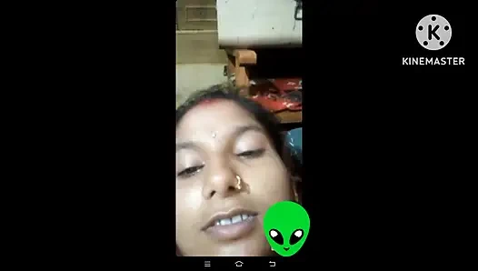 Hintli köylü kadın görüntülü görüşme