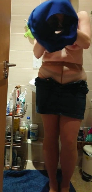 aptal pantyhosed kaltak soyunma 04