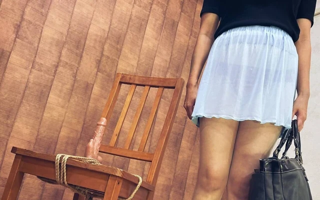 Ya görüşme sandalyesine bağlı bir dildo vibratörü varsa?