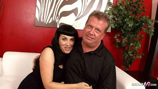 Kıllı olgun claudine'in kendi minik yaraklı kocasıyla gerçek ilk pornosu