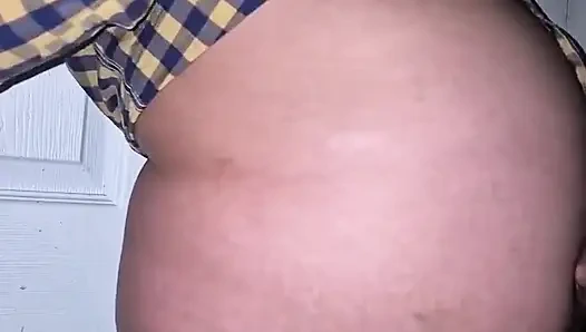 Düğmemi karnıma sokuyorum