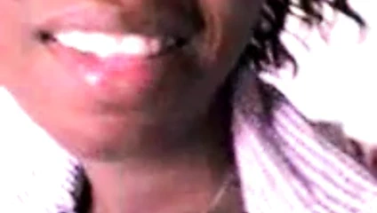 Çok sıcak siyah kız bir video mesajı yapar