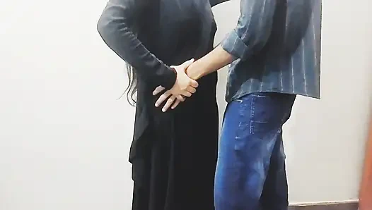 Kocası evde değilken komşuyu sikiyorum