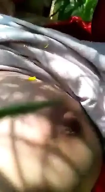 Jungle me Desi ateşli kız arkadaş amcık videosu