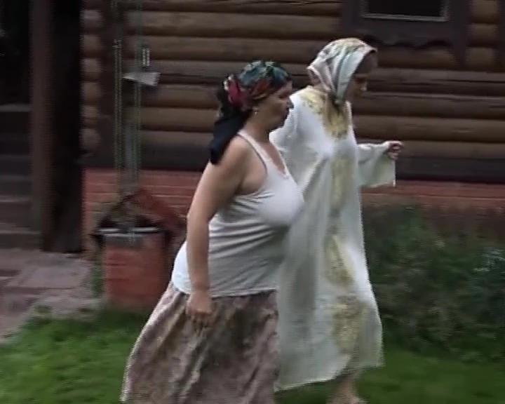 सेक्सी जर्मन नानी और कमसिन तीन लंडों द्वारा अपने छेदों को तोड़ रही हैं