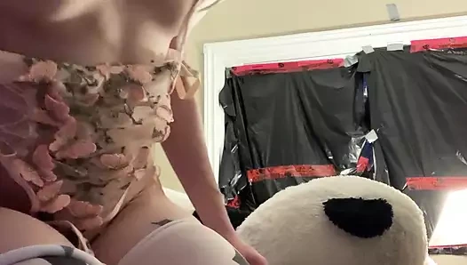 Üniversiteyi strese sokuyor ve boşalıyor