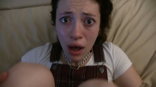 Liseli kız (üniformalı) erkek bakış açısıyla üvey babasını baştan çıkarıyor!