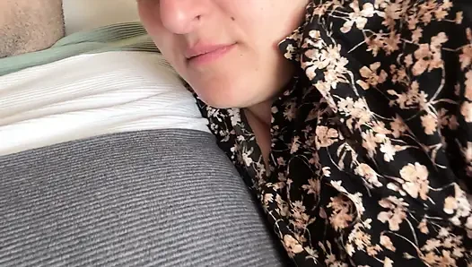 Oh... Bu Gerçekten Çirkin Bir Yarak.. Emmeme Izin Ver!