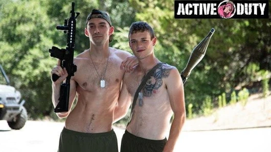 Twink scott finn düz askerin kıçını yok ediyor