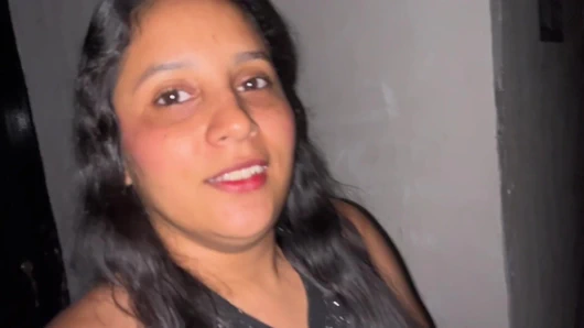 Yengem bir partiden geliyor ve bana hayatımdaki en derin boğazı veriyor