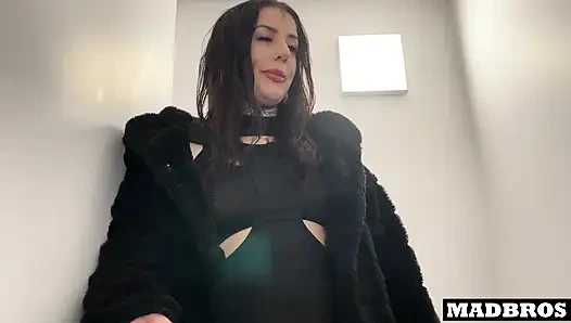 Fransız Gotik Binanın Koridorunda Sevişmek Için Geri Dönüyor!!