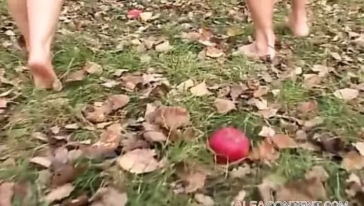 Azgın nine ve sert yarak herkesin içinde