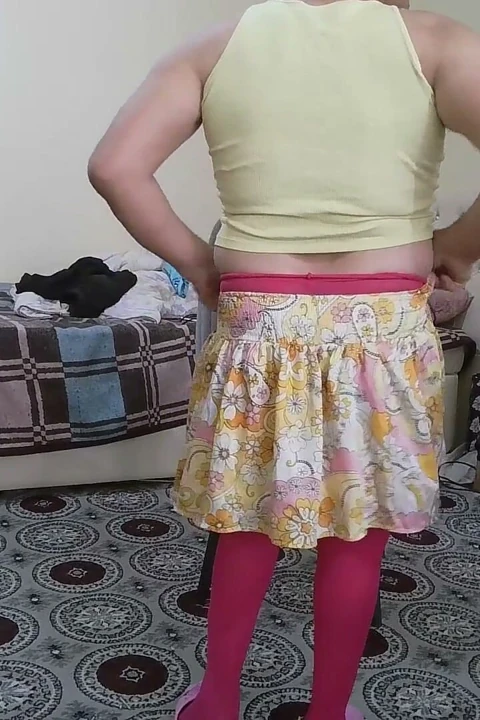 Beyza Crossdresser Şort Mini Etek Giyer