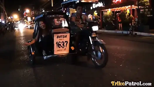 Balon götlü Filipinli bu şanslı turist için harika bir sikiş