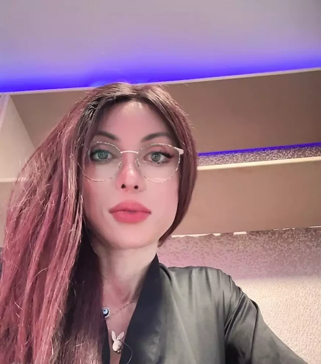 bugün evde Erika Schneider