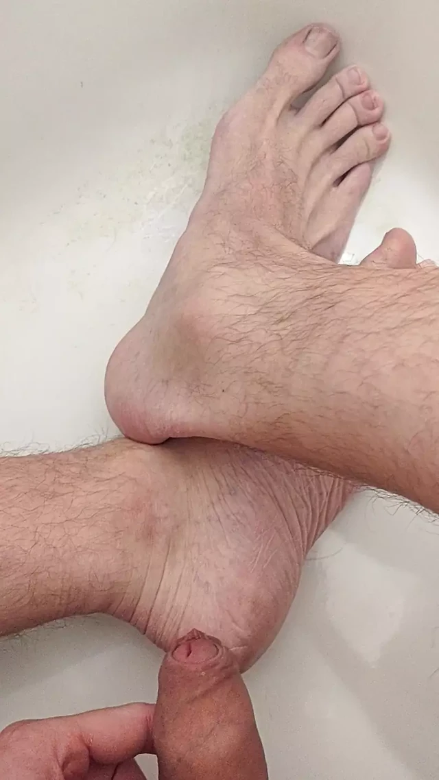 Писсинг на мои ступни