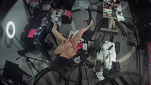 Bonnie Rizin jinekoz sandalyesinde amını orgazm ediyor ve göt deliği spazmı