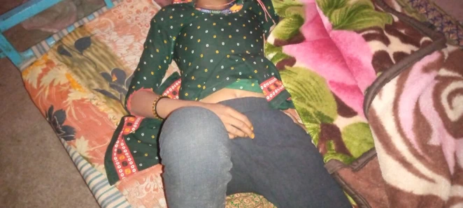 Genç kadın sevgilisi tarafından sikiliyor