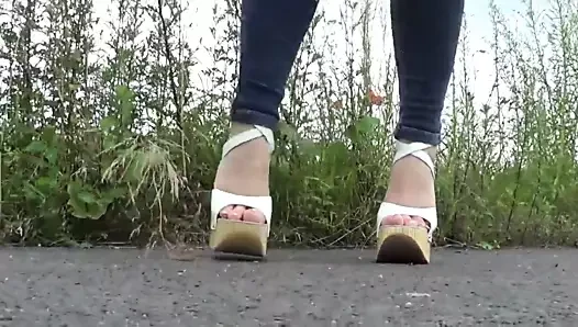 Meus pezinhos em Sandalia Plataforma Alta Branca