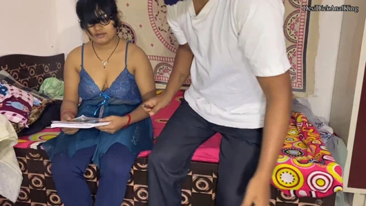 Öğretmen öğrenci evde tiution kız 18+ çok sevimli kız büyük göğüsler