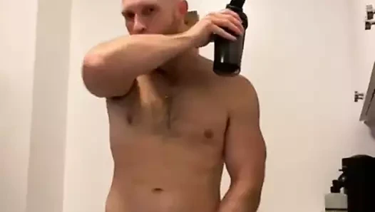 inanılmaz yakışıklı kanadalı gay dokunmadan kendini