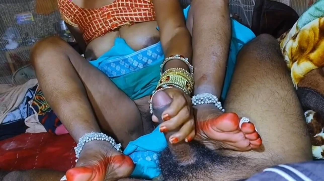 Beautiful indian desi village housewife ki new romantic chudai viral video.hot bhabhi ki rasili chut me chudai xhmaster xxx sexy video hindi