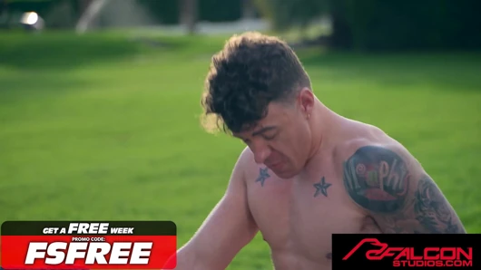 FALCON STUDIOS - JJ Knight ve Grant Ducati Jock futboldan sonra anal seks yapıyor