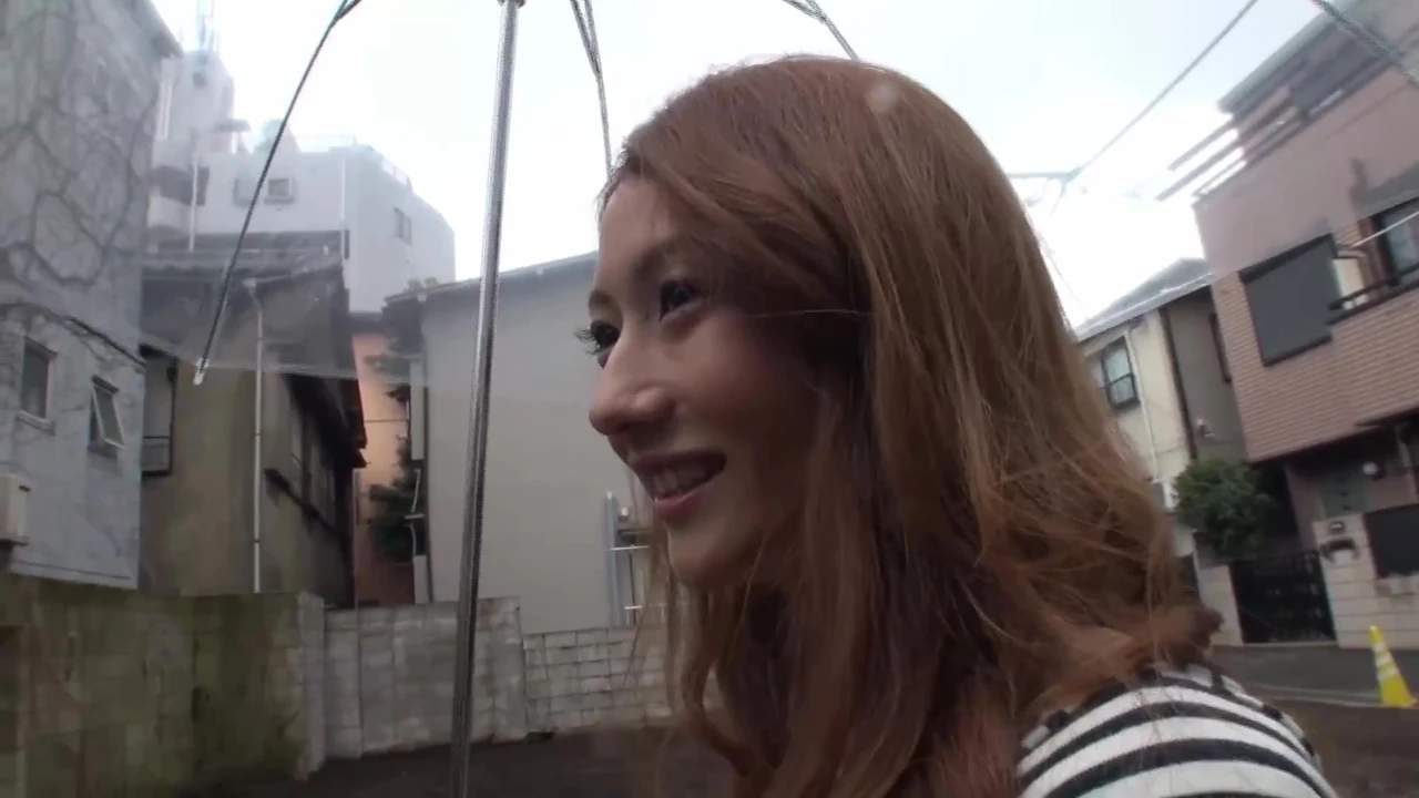 An Horny Young Wife Showing Her Cleavage For Sex! 3